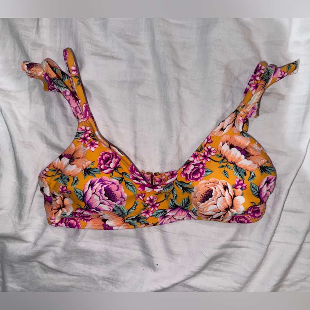 🌺 Xhilaration Rose Floral Bikini Top with Pink and Orange